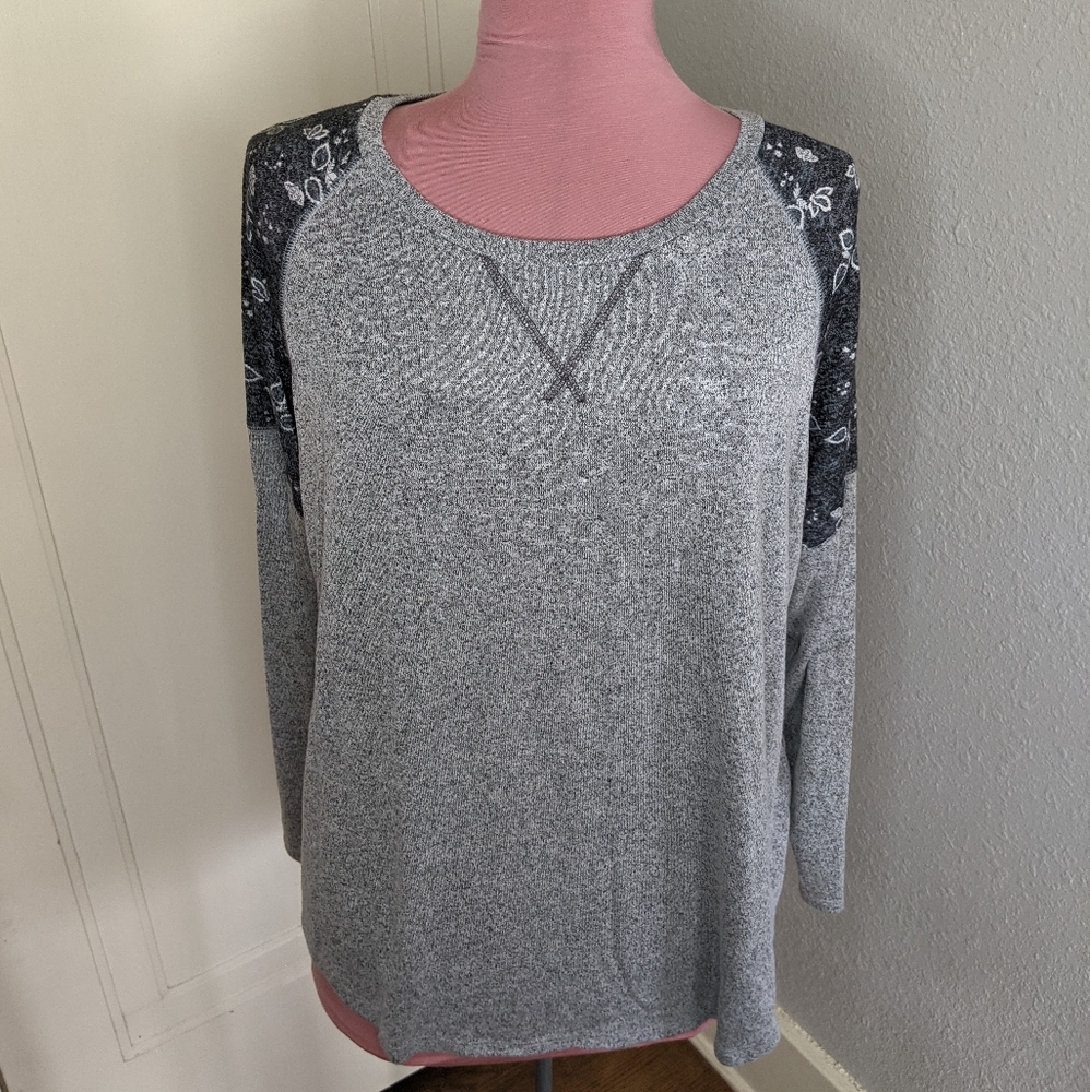 Long sleeve grey top